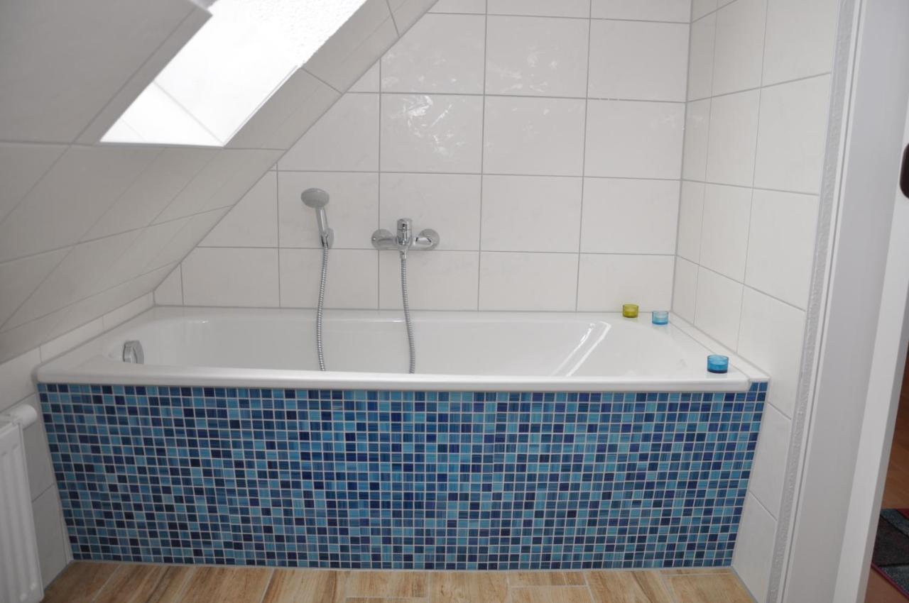 Ferienhaus Mueritzzauber / 1 Zimmer Dachgeschoss-Appartement Robel Ngoại thất bức ảnh